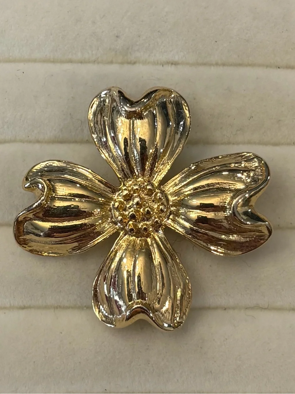 Vintage Dogwood Flower Brooch‎ Pin Gold Tone Cottagecore Shabby Chic Preppy